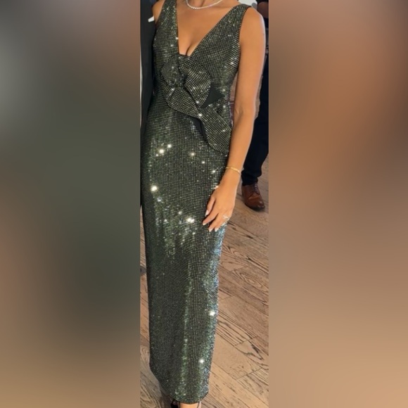 Gorgeous dress worn once for a few hours. Perfect condition. - Picture 3 of 5